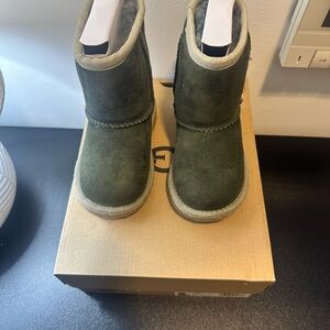 Kids Green Suede Boots
